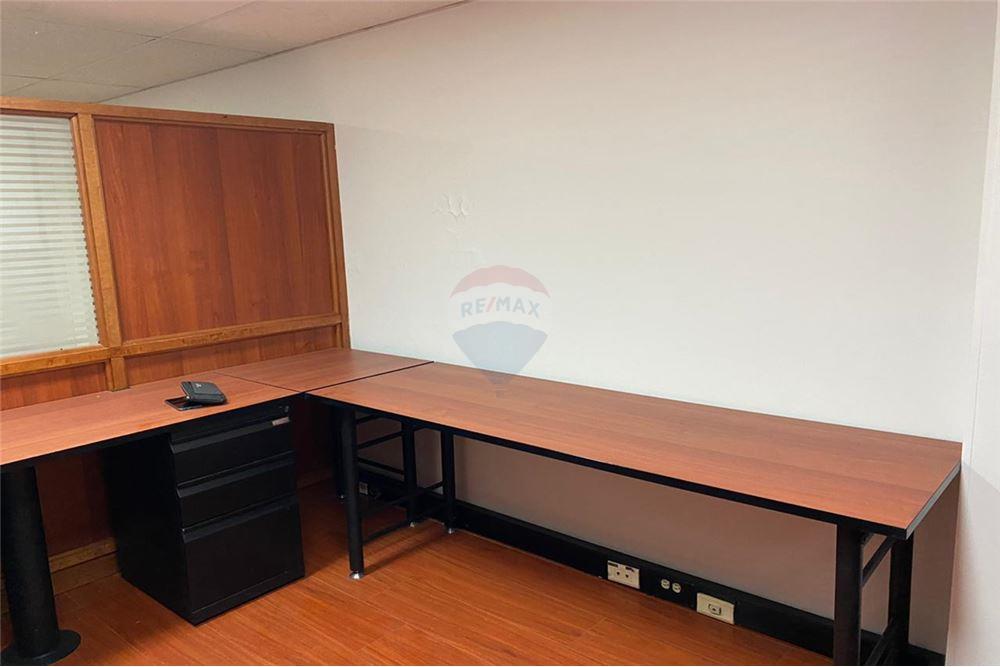 Office for Sale in SANTA BARBARA Distrito Capital 110111